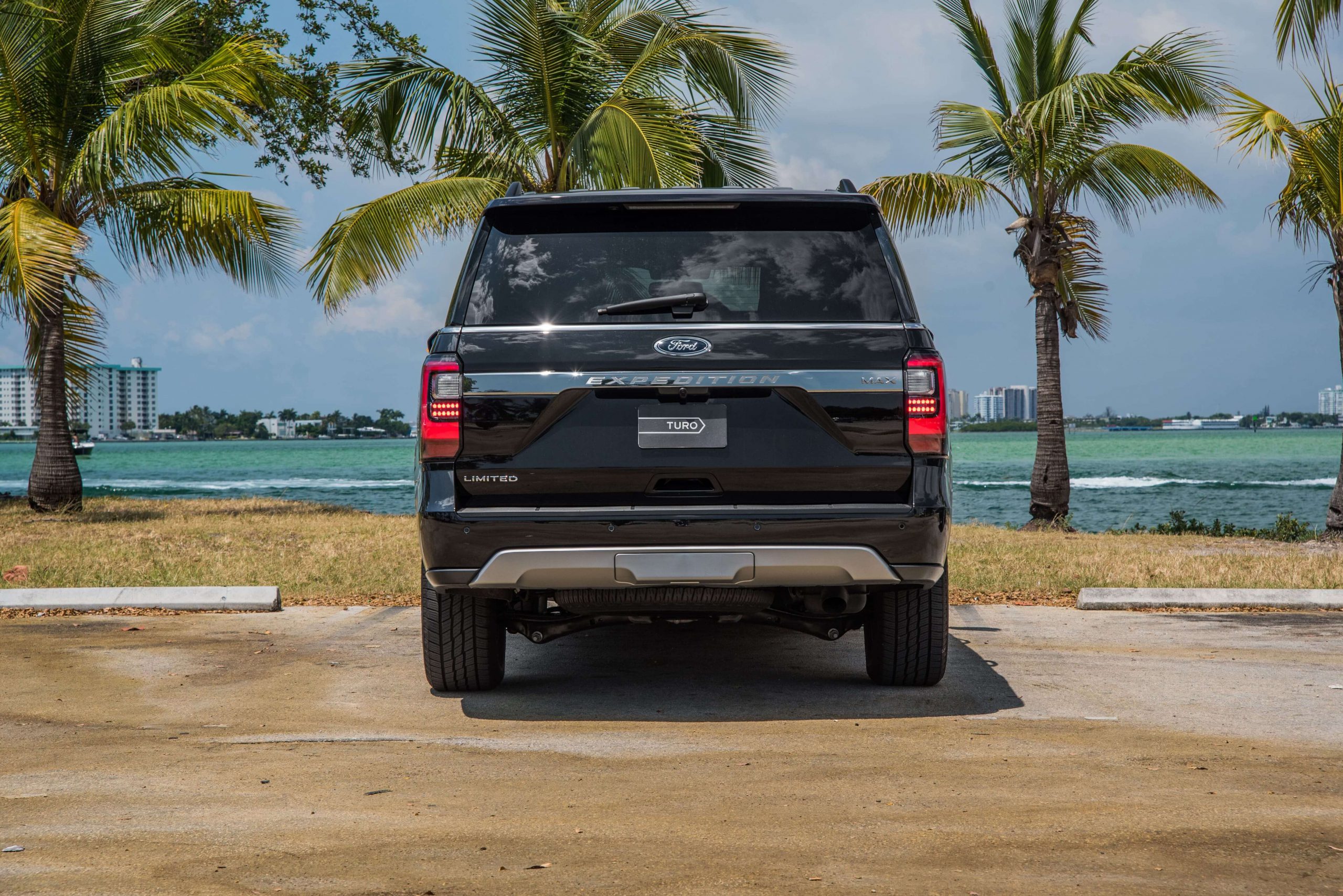 2018_FORD_EXPEDITION_BLACK-BLACK_02