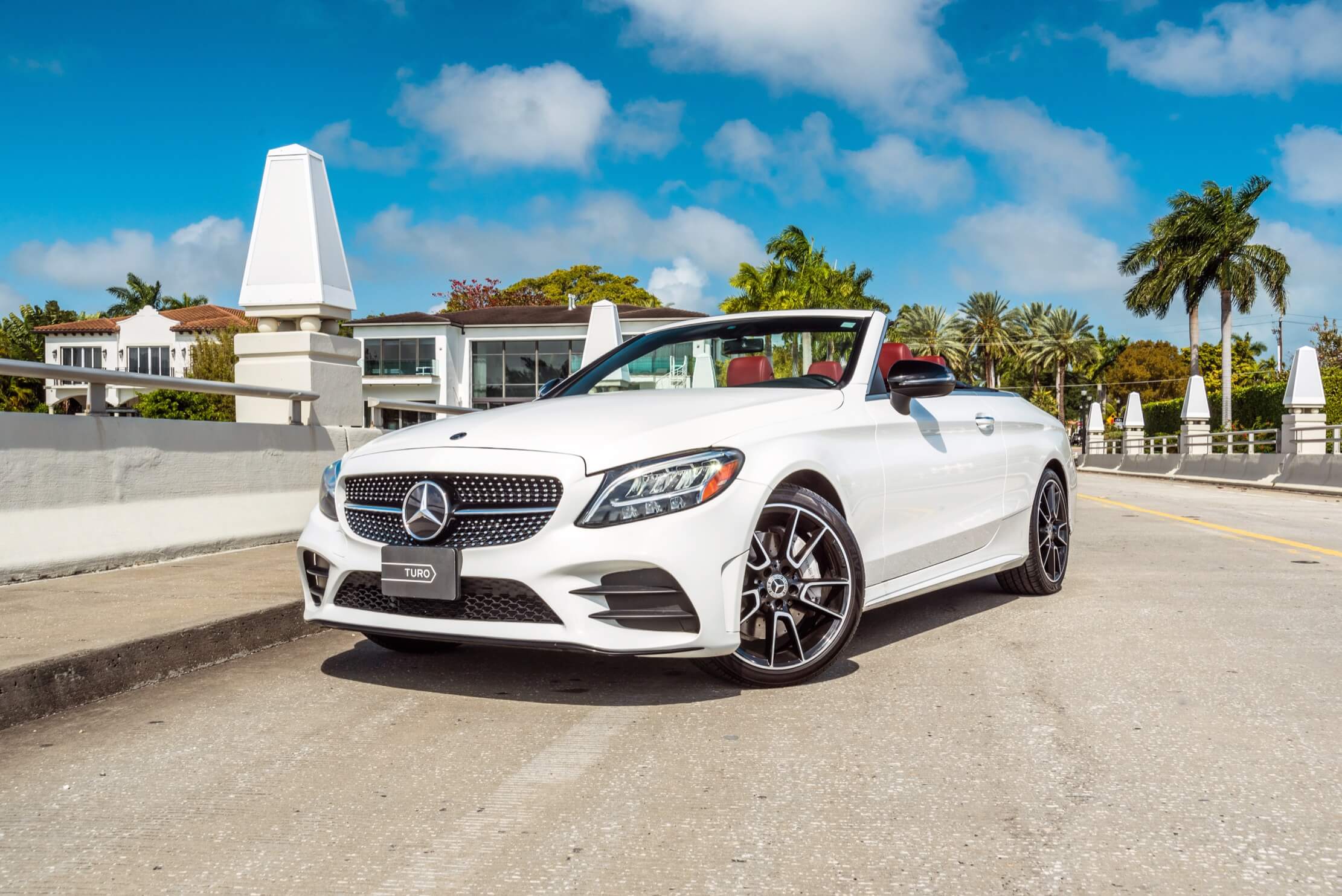 2019_MERCEDES BENZ_C300-CONVERTIBLE_WHITE-RED_00