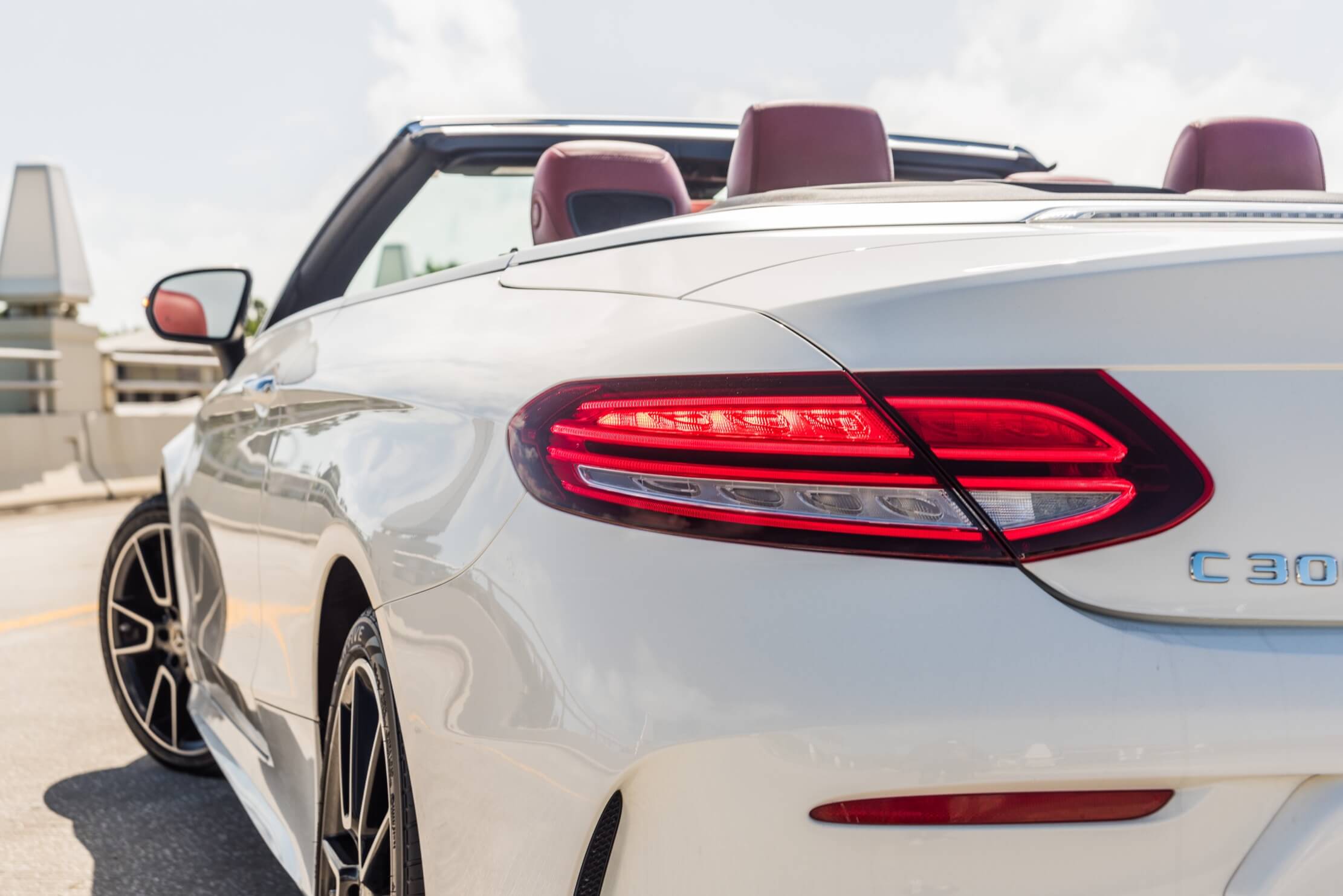 2019_MERCEDES BENZ_C300-CONVERTIBLE_WHITE-RED_46