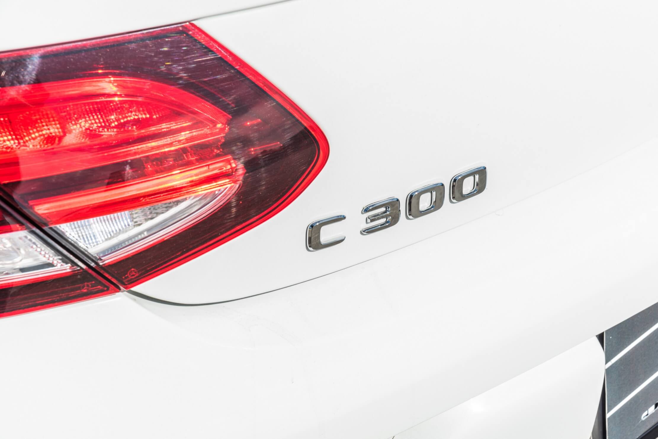 2019_MERCEDES BENZ_C300-CONVERTIBLE_WHITE-RED_64