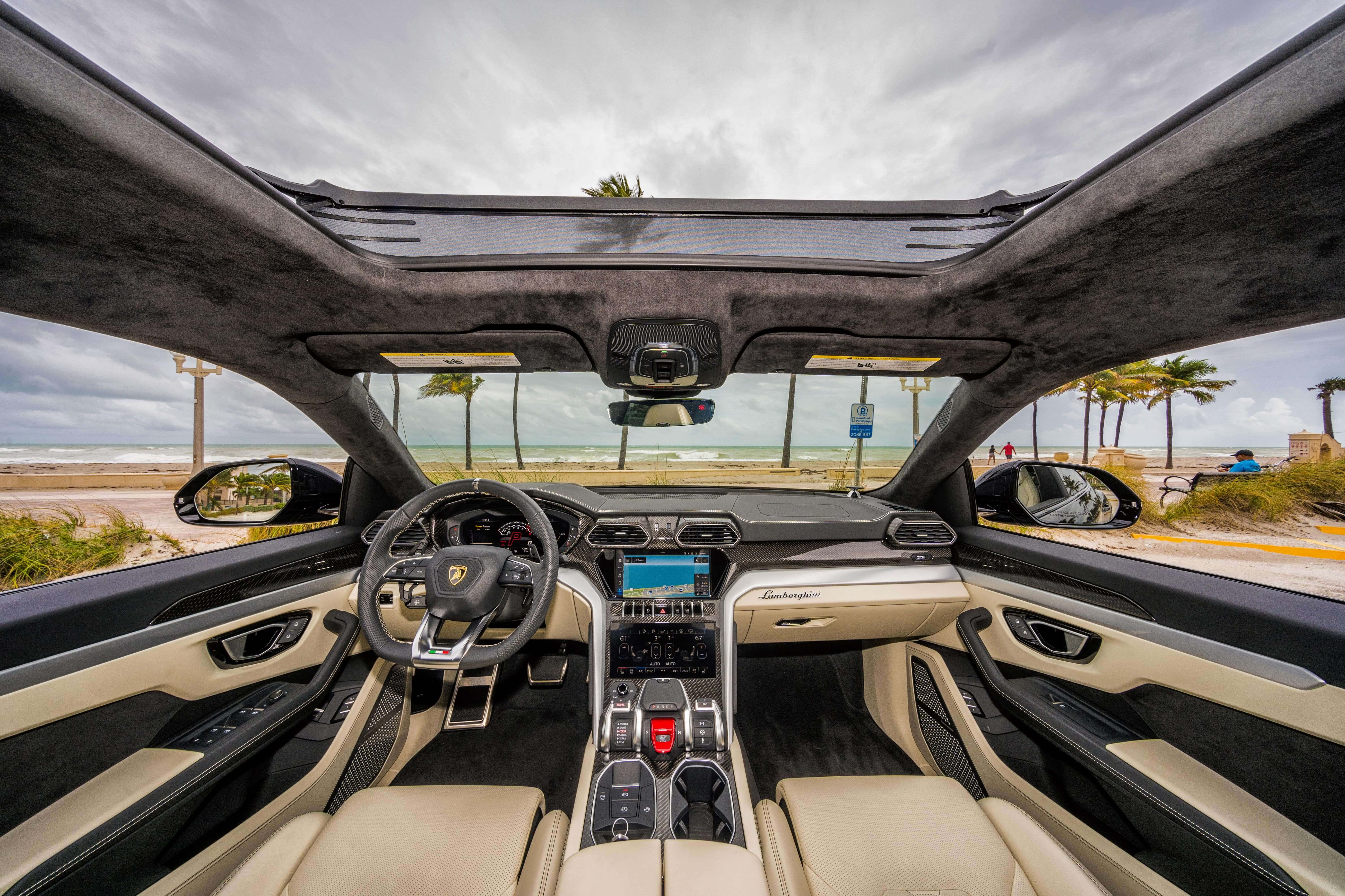 2019_LAMBORGHINI_URUS_BLACK-CREME_19