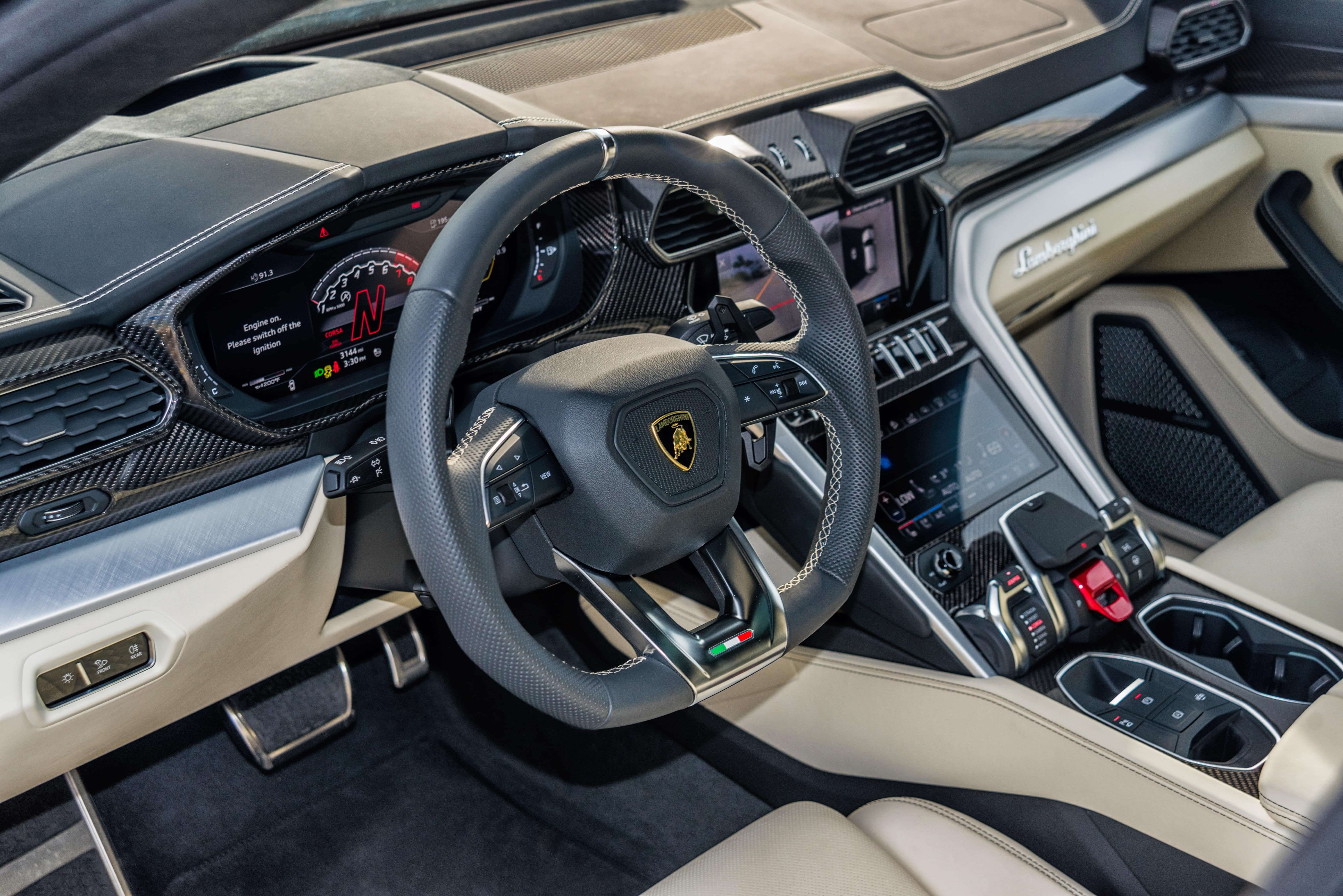 2019_LAMBORGHINI_URUS_BLACK-CREME_46