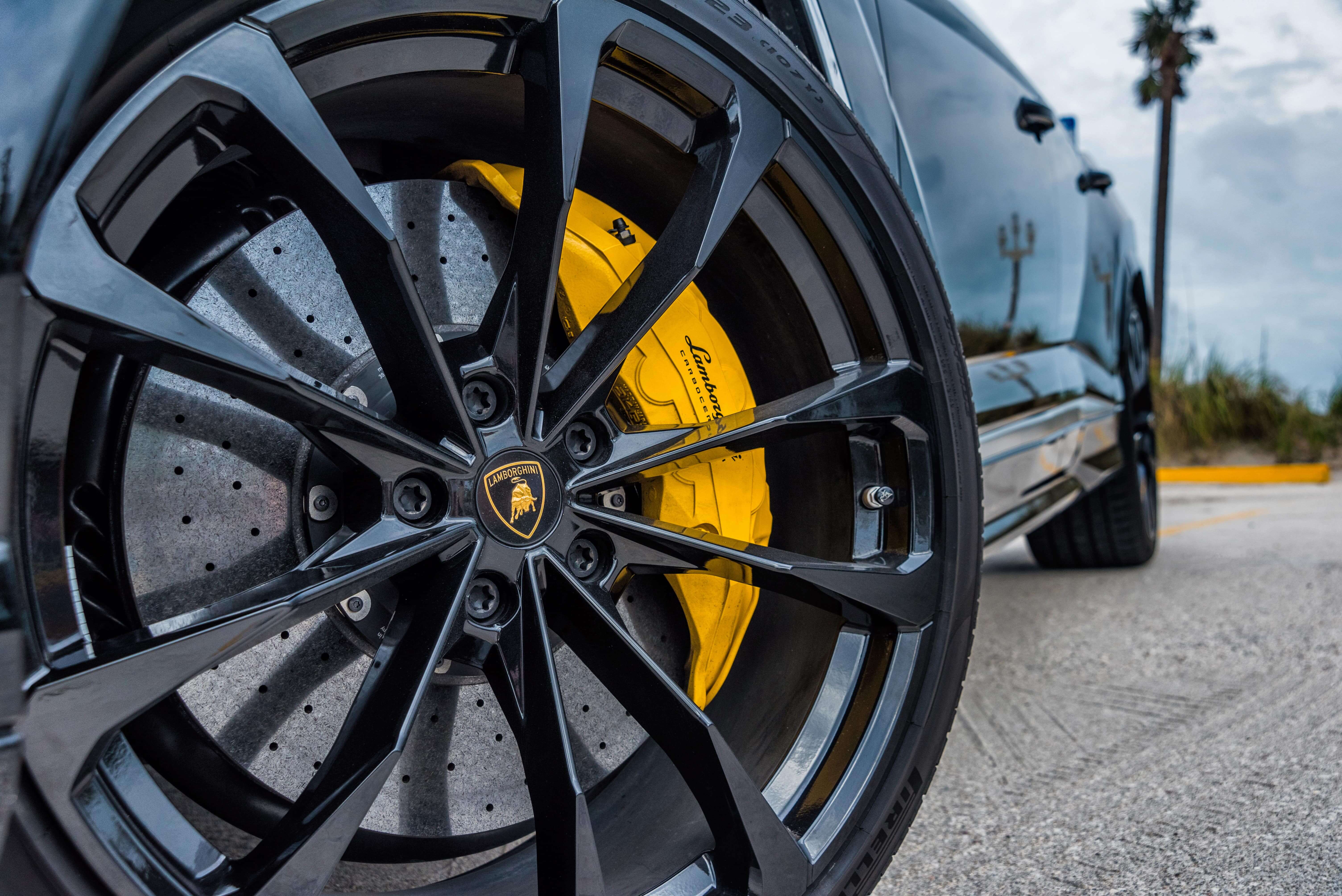 2019_LAMBORGHINI_URUS_BLACK-CREME_55