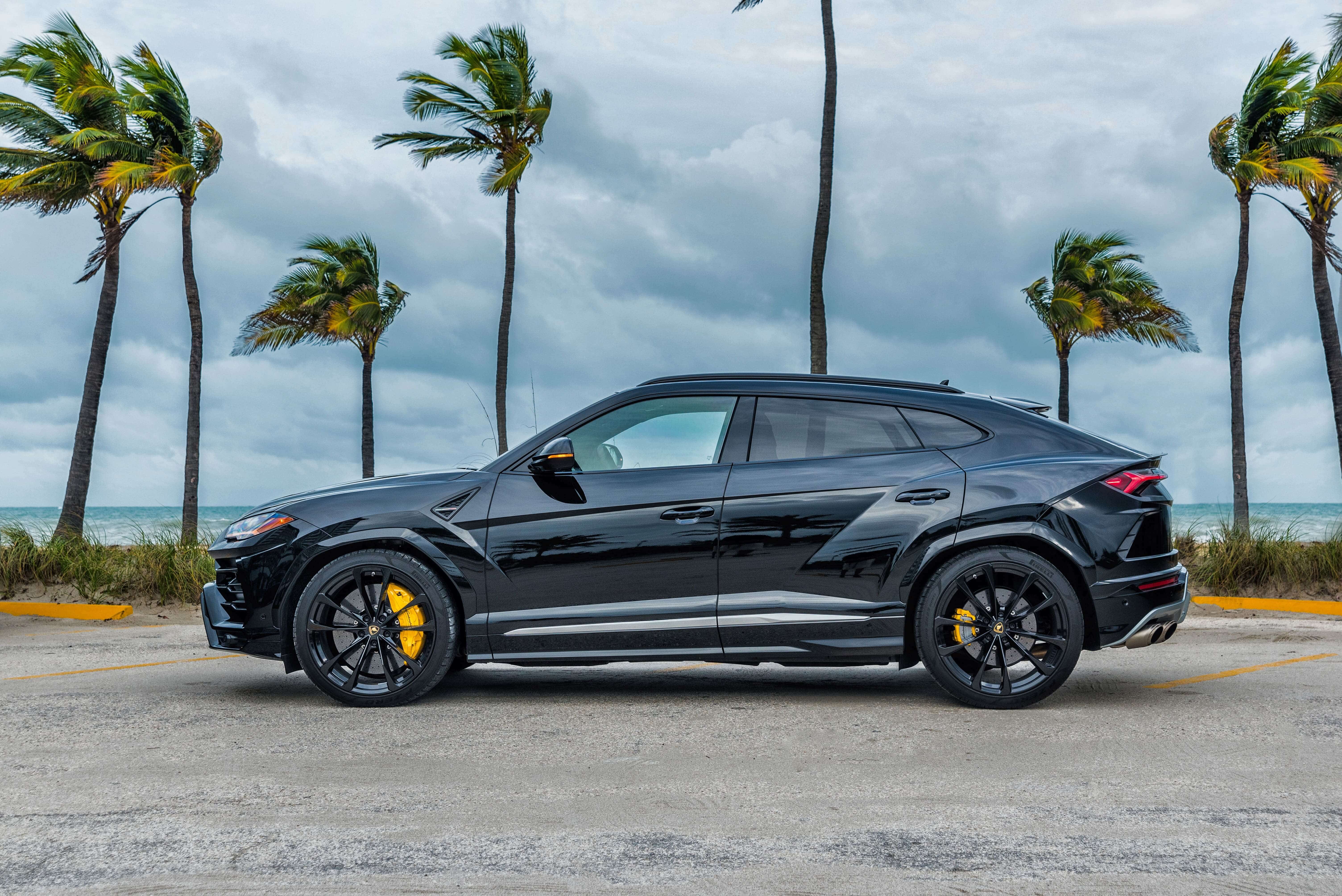 2019_LAMBORGHINI_URUS_BLACK-CREME_59