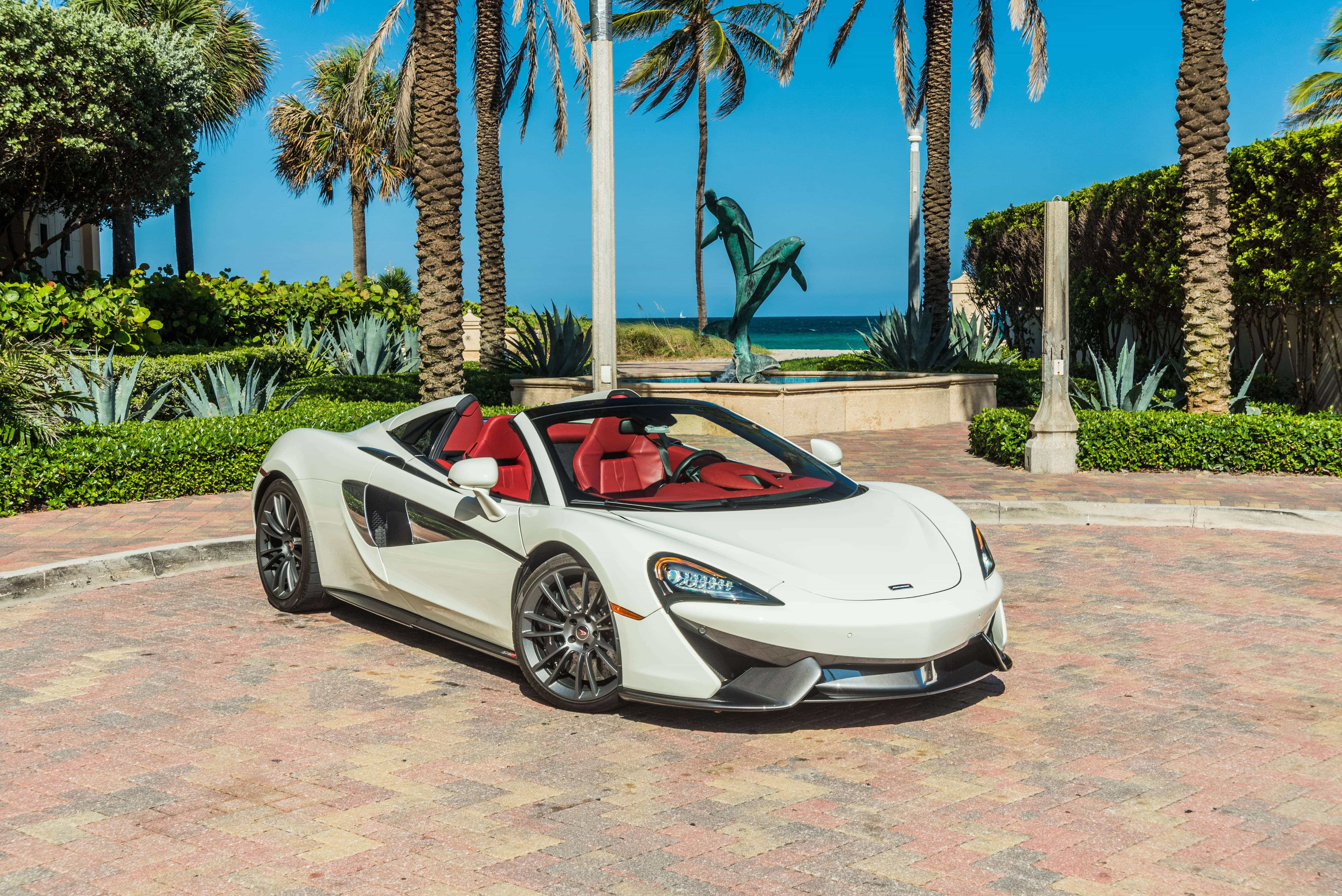 2019_MCLAREN_570S-CONVERTIBLE_WHITE-RED_00