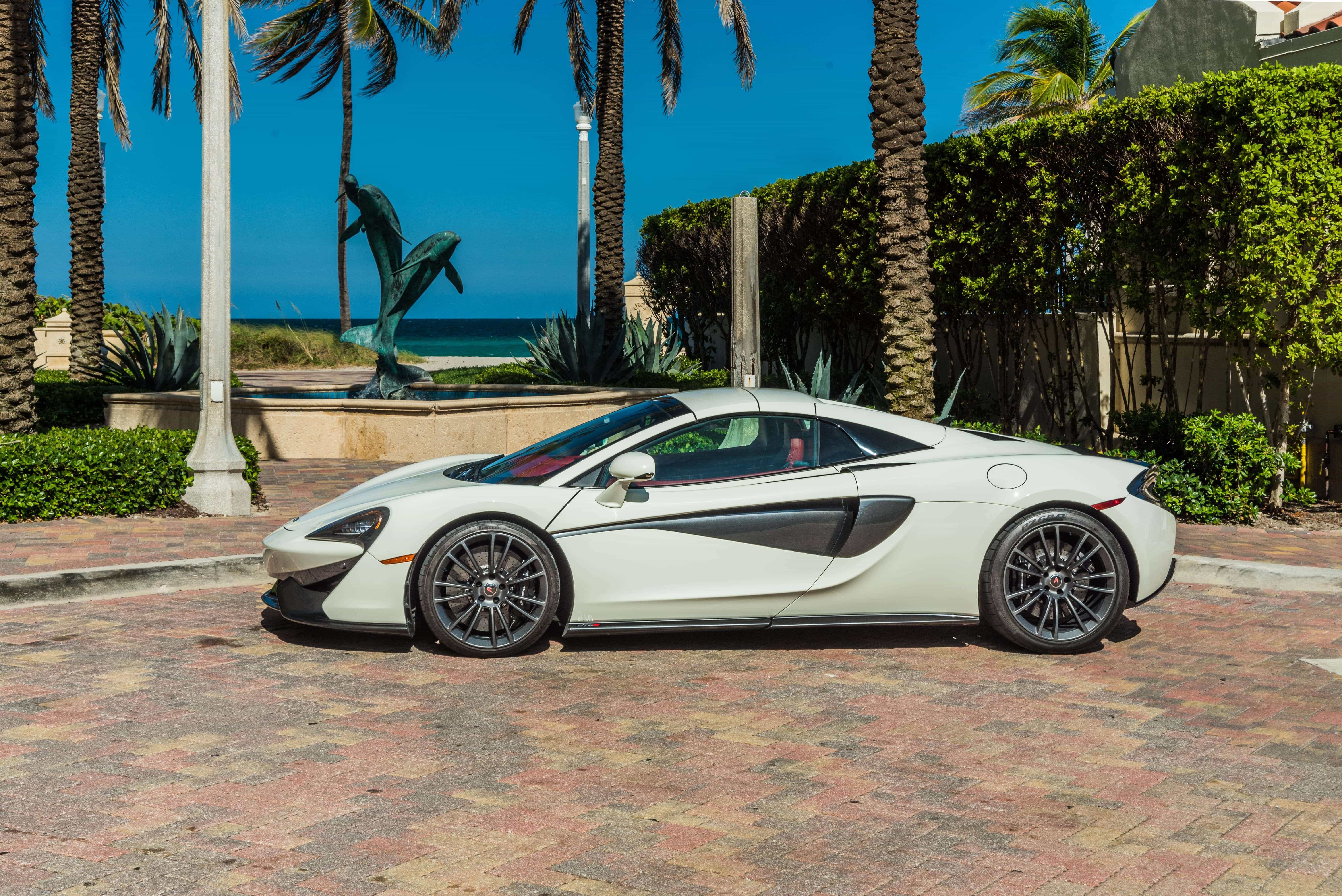 2019_MCLAREN_570S-CONVERTIBLE_WHITE-RED_07