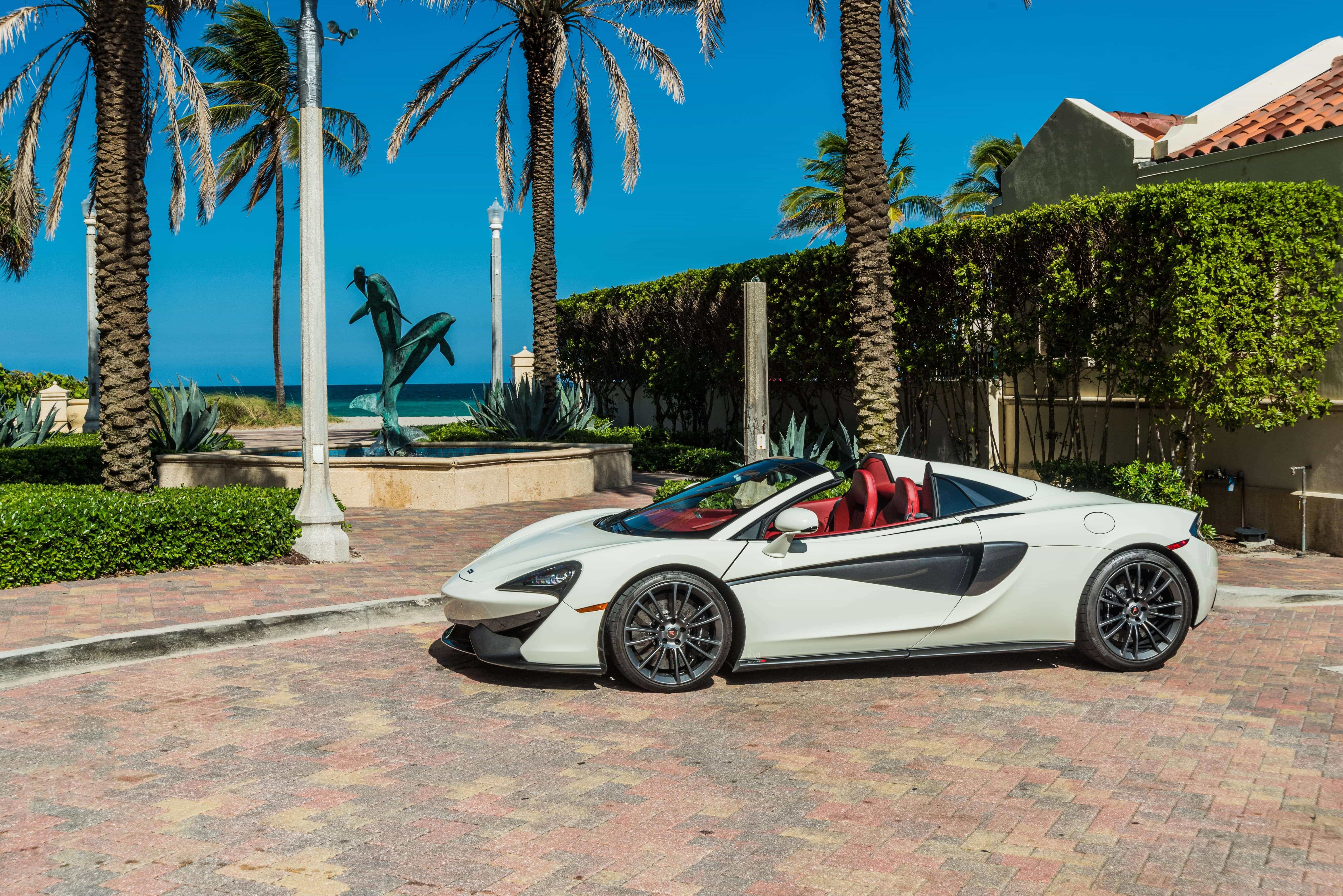 2019_MCLAREN_570S-CONVERTIBLE_WHITE-RED_08