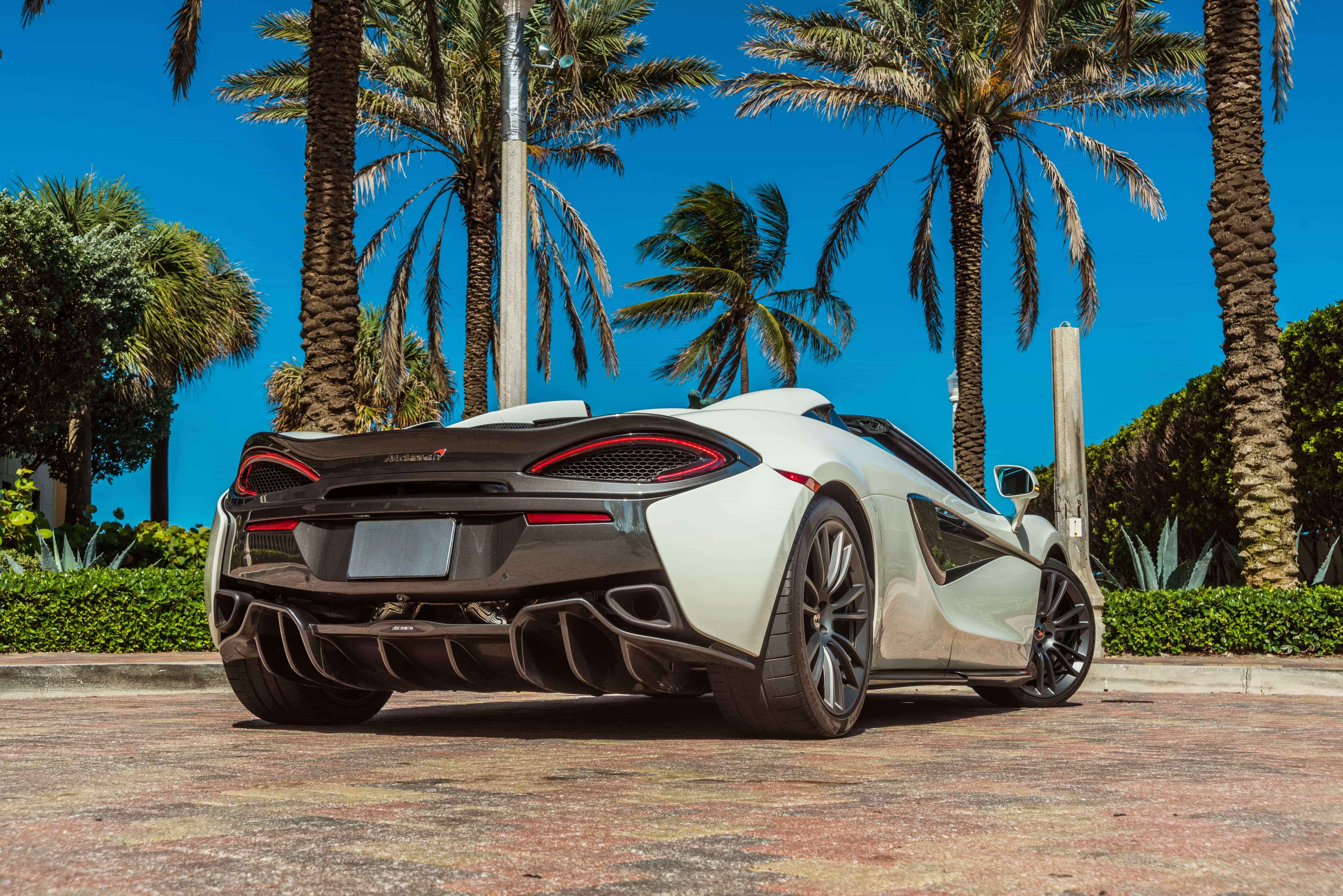 2019_MCLAREN_570S-CONVERTIBLE_WHITE-RED_11
