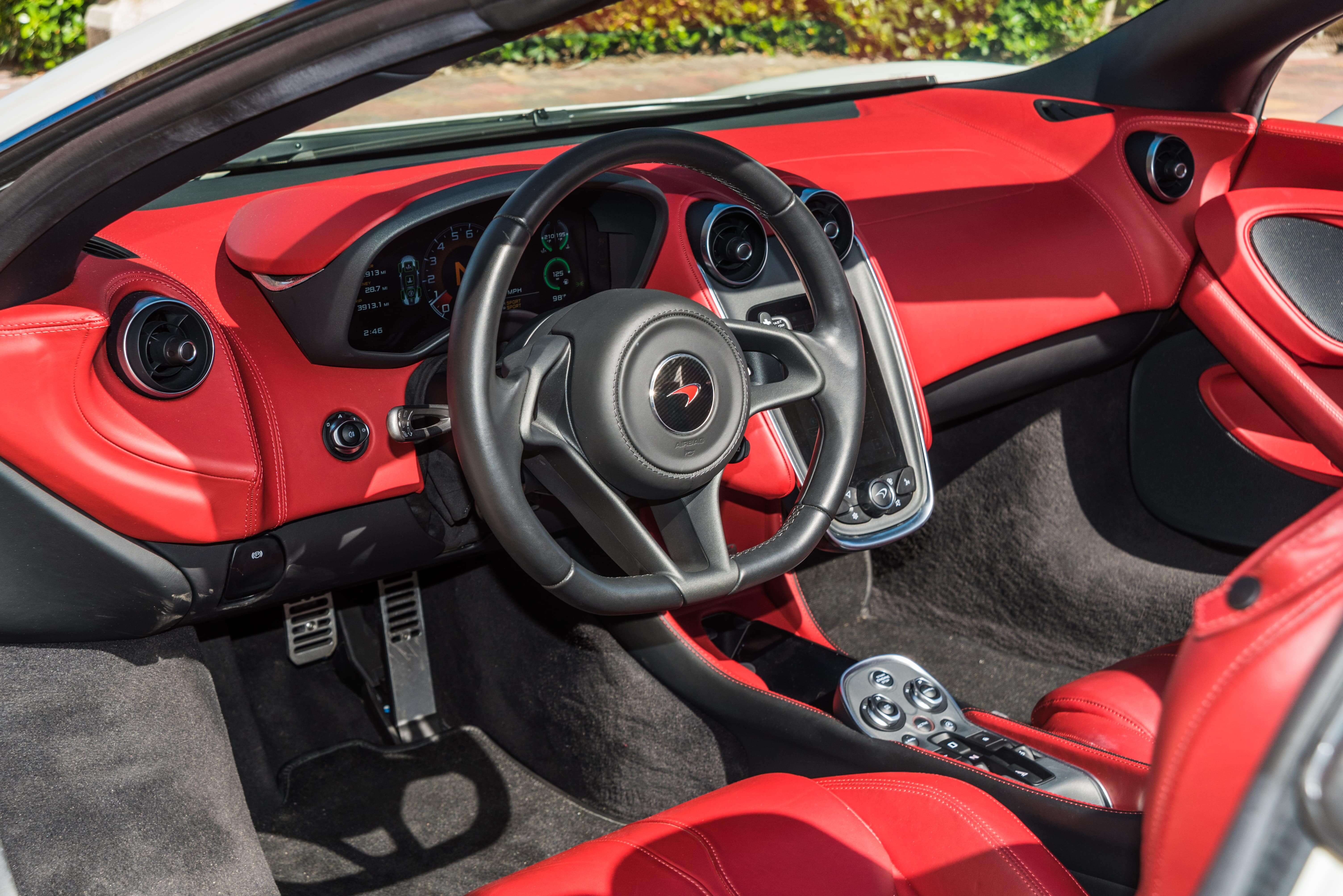 2019_MCLAREN_570S-CONVERTIBLE_WHITE-RED_13
