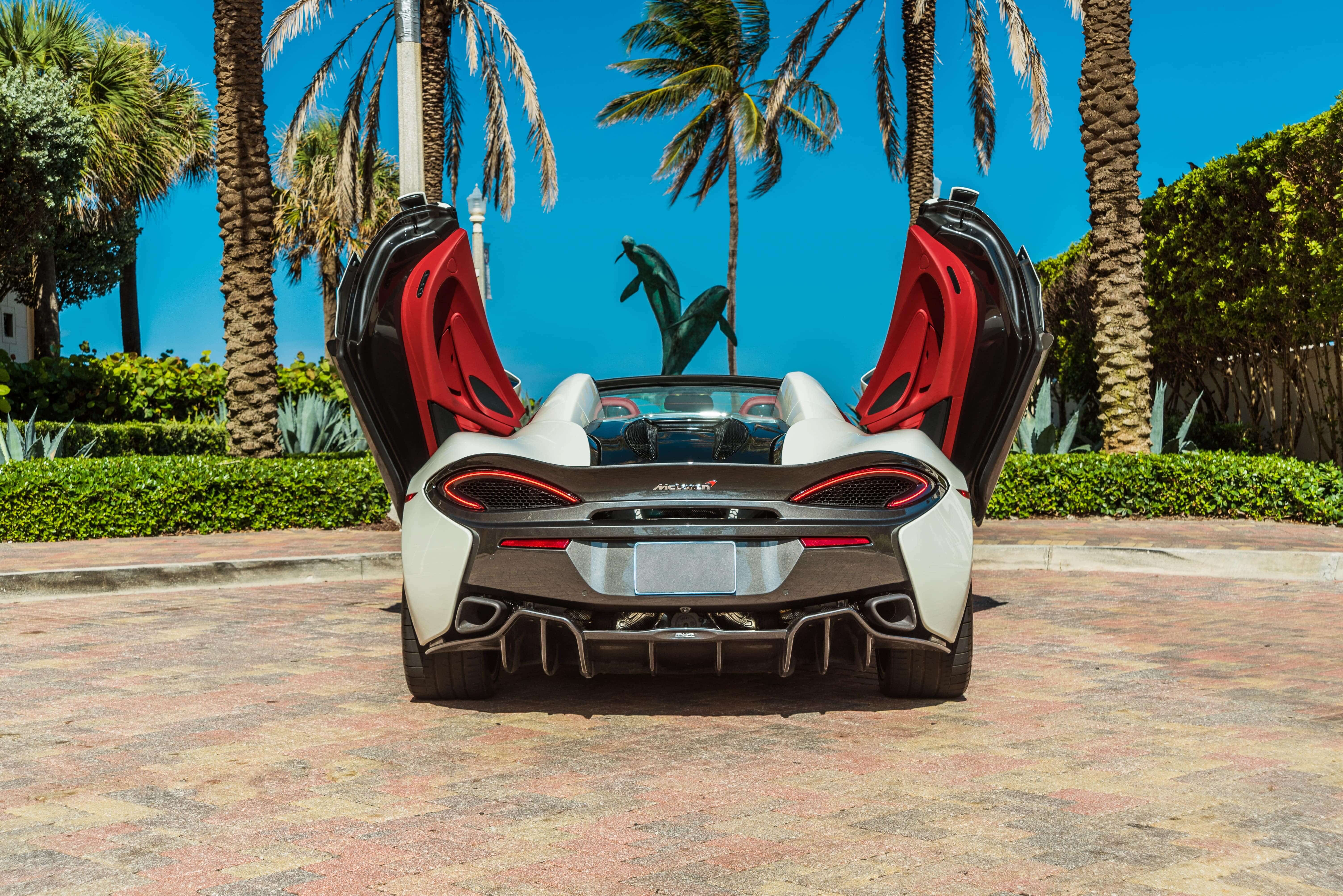 2019_MCLAREN_570S-CONVERTIBLE_WHITE-RED_26