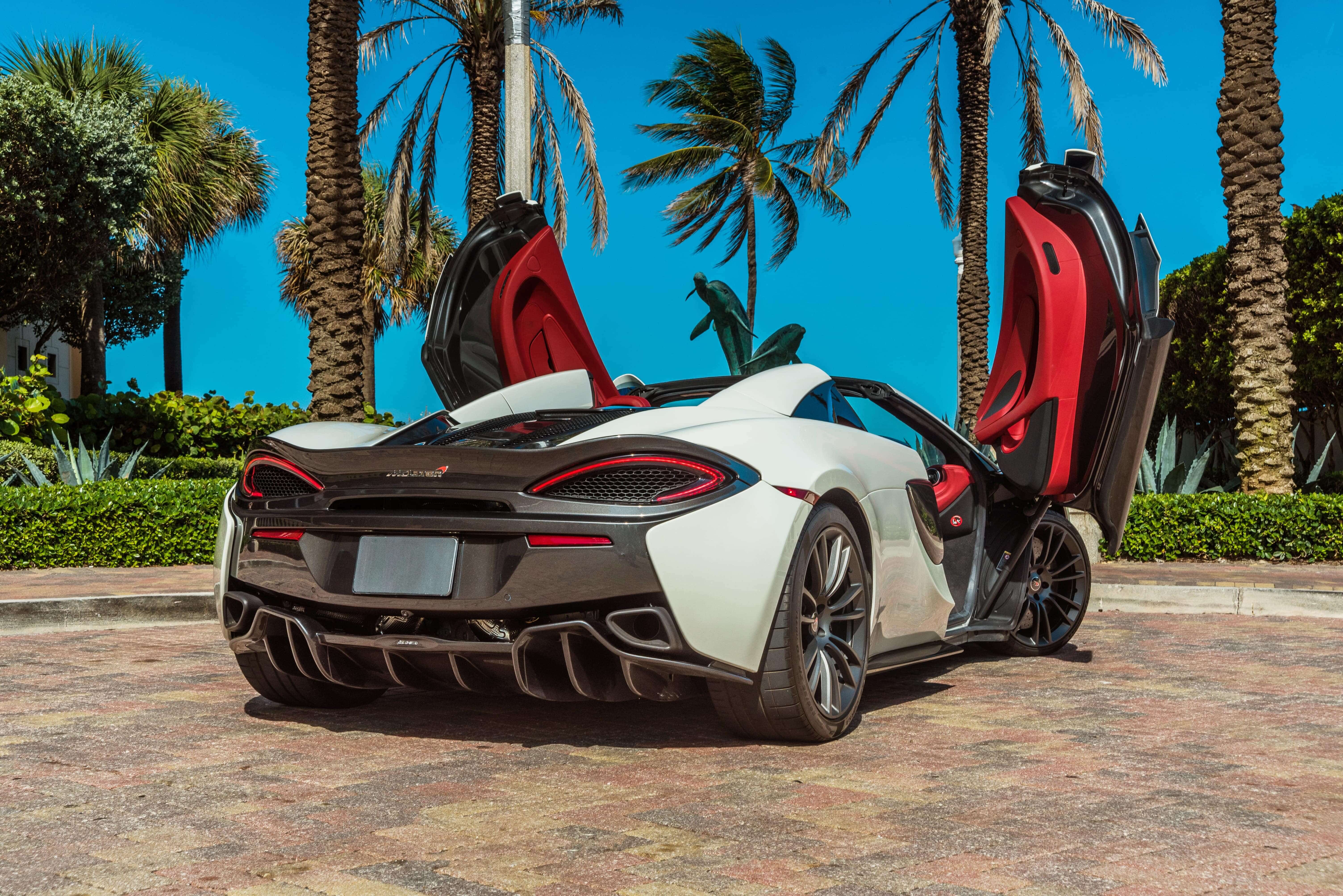 2019_MCLAREN_570S-CONVERTIBLE_WHITE-RED_36
