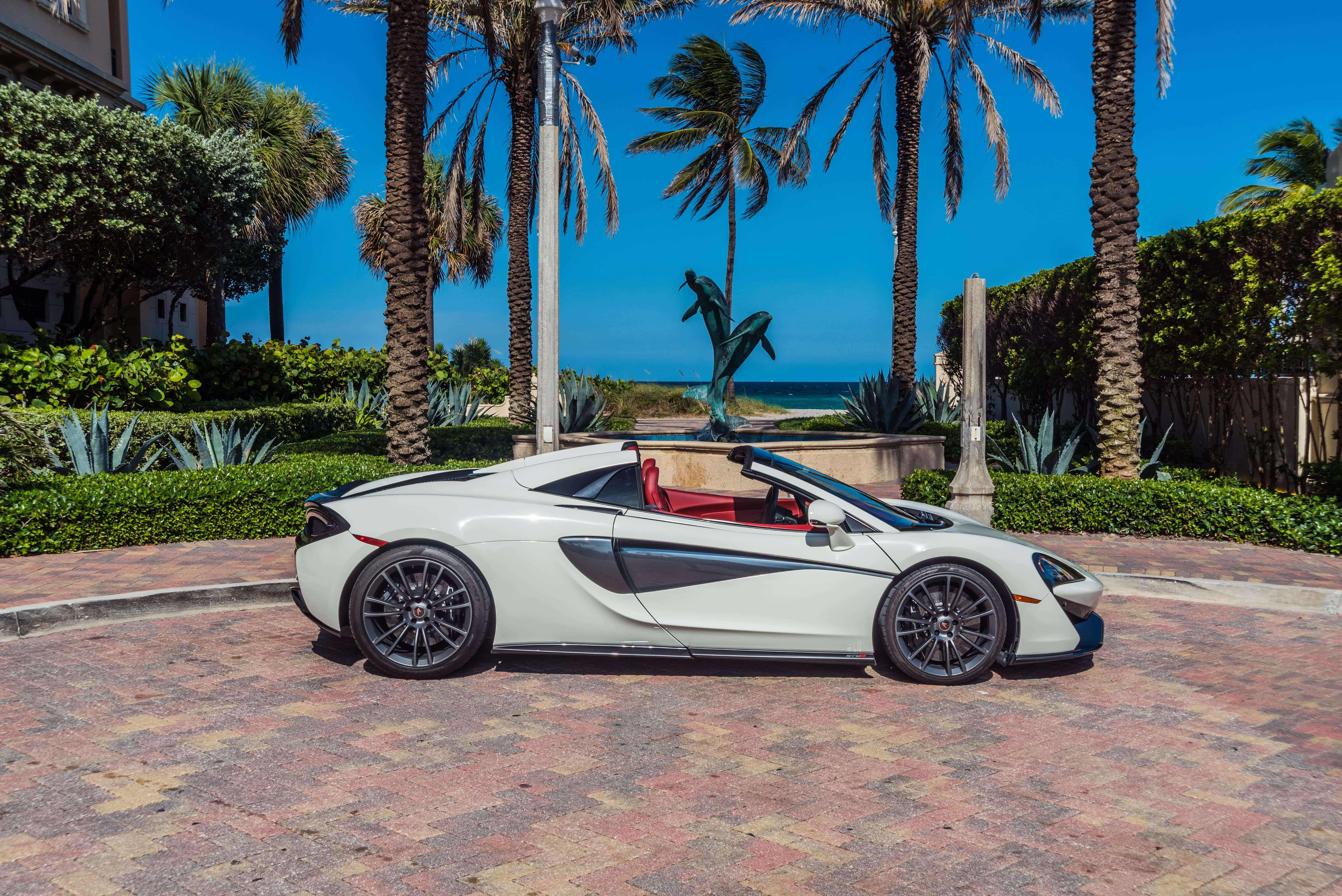 2019_MCLAREN_570S-CONVERTIBLE_WHITE-RED_42