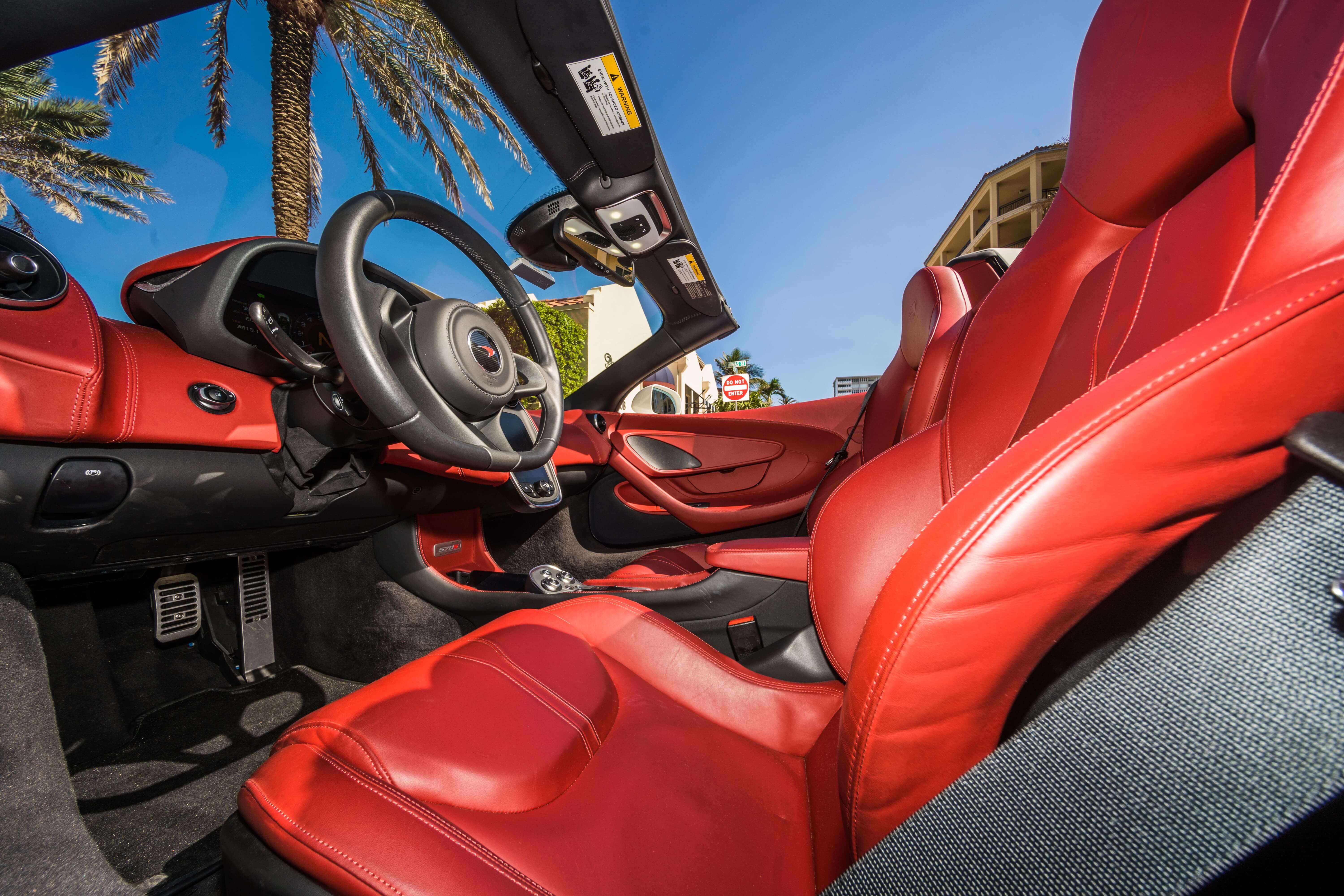 2019_MCLAREN_570S-CONVERTIBLE_WHITE-RED_87