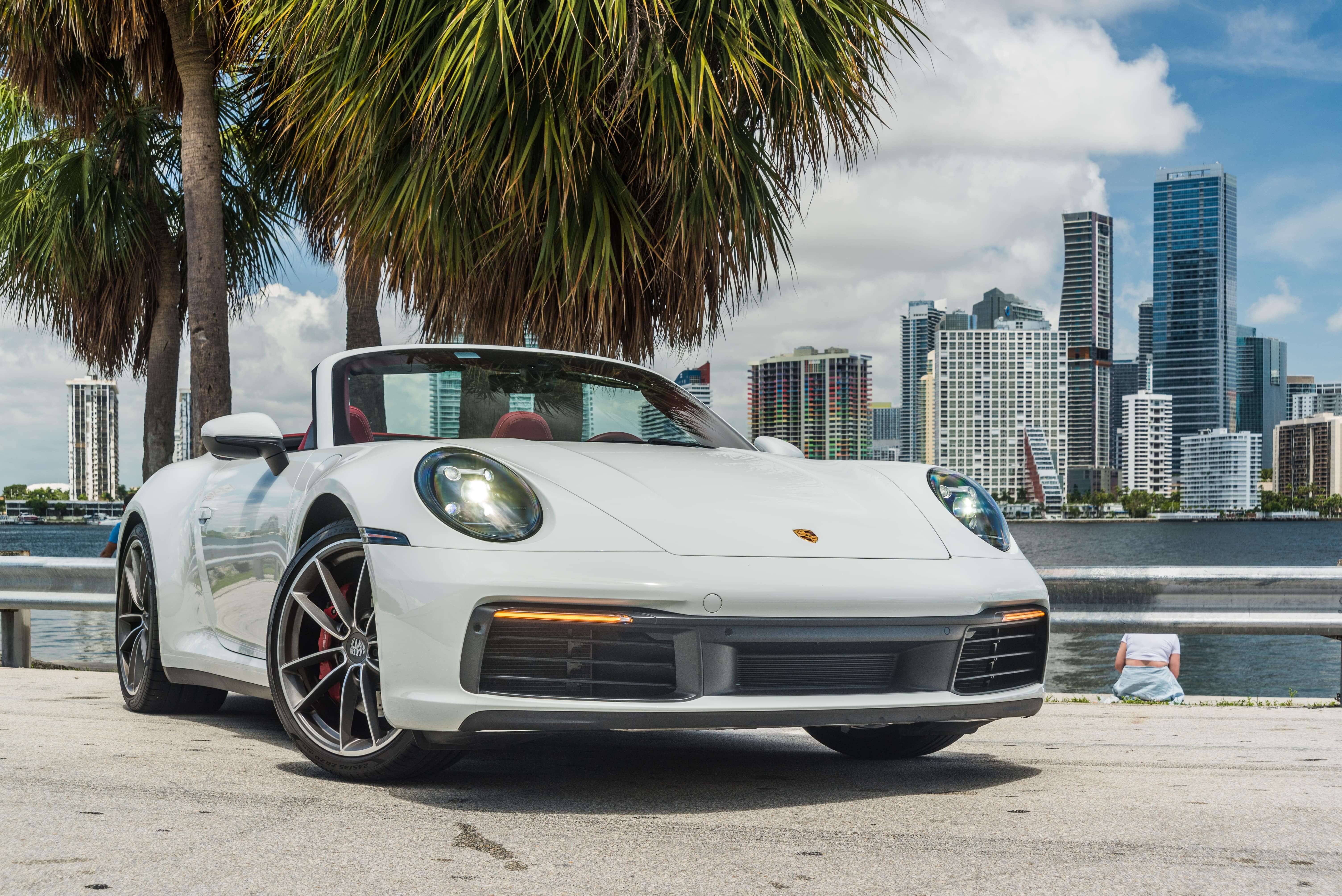 2019_PORSCHE_911-CARRERA-S(992)-CONVERTIBLE_WHITE-RED_42