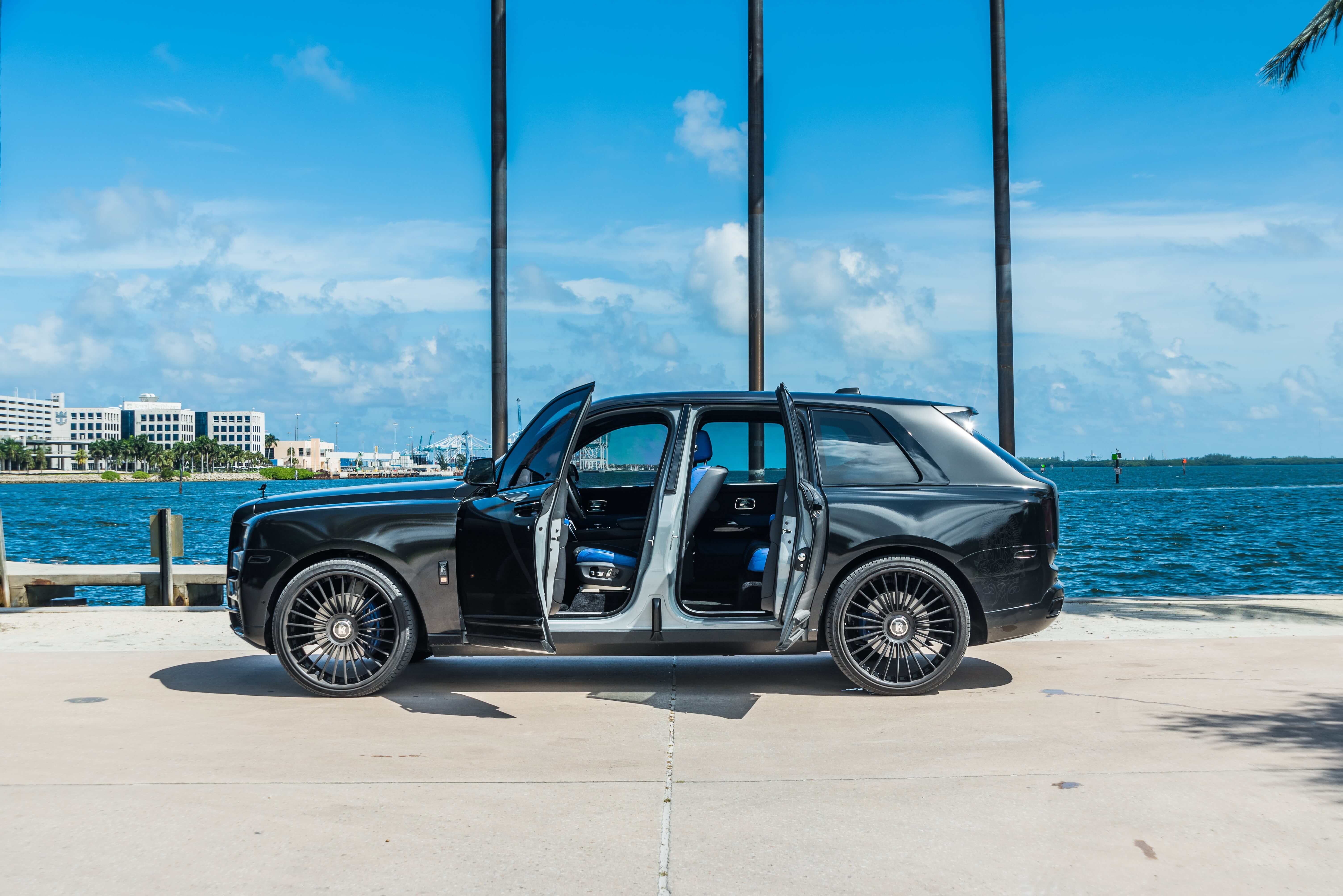 2020_ROLLS-ROYCE_CULLINAN_BLACK-BLUE_077