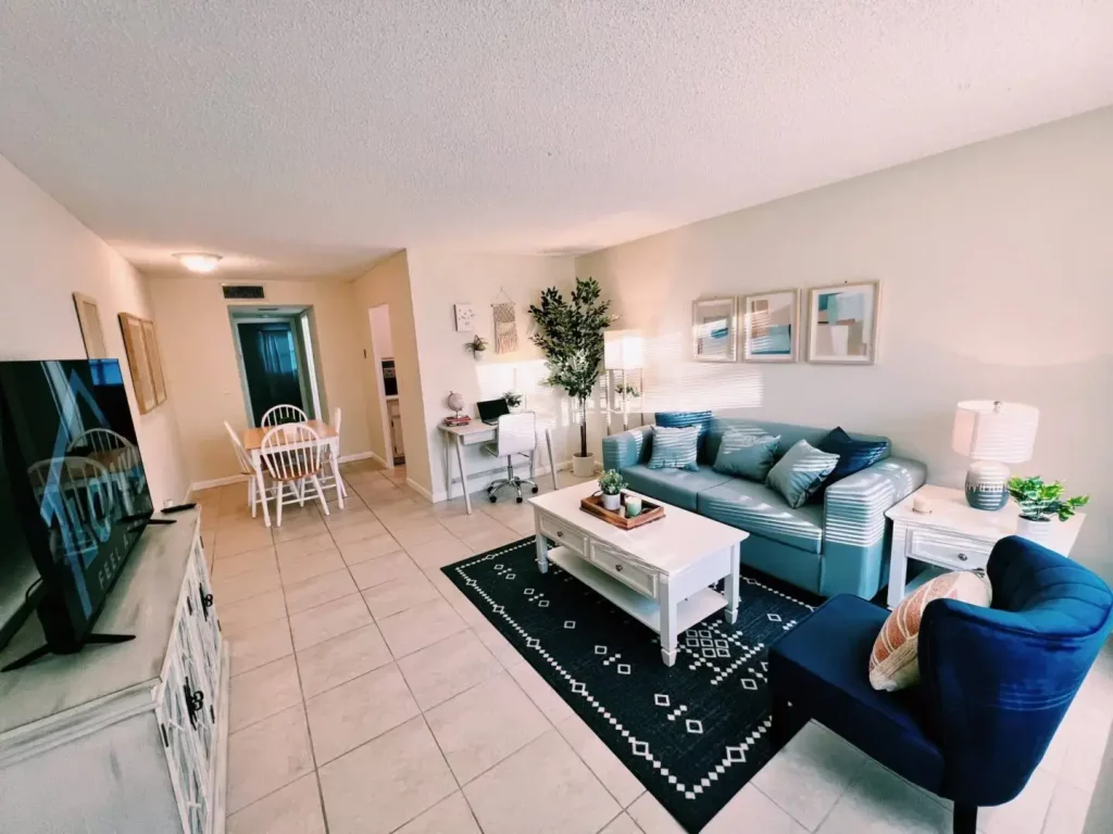 Jensen-Beach_Riverwatch_Premium-King-Apartment_01