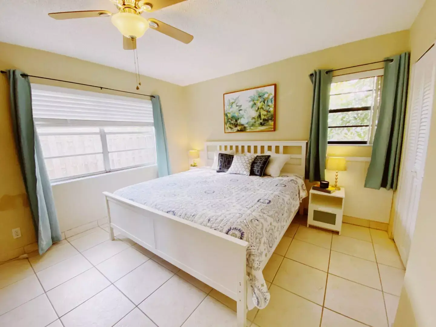 Lauderdale-by-the-Sea_Tropicare_Deluxe-1-Bedroom_03
