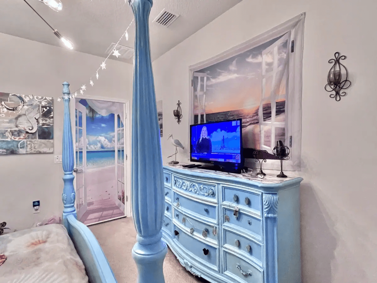 Orlando_Disneys-Dream_Bedroom-Beach_1
