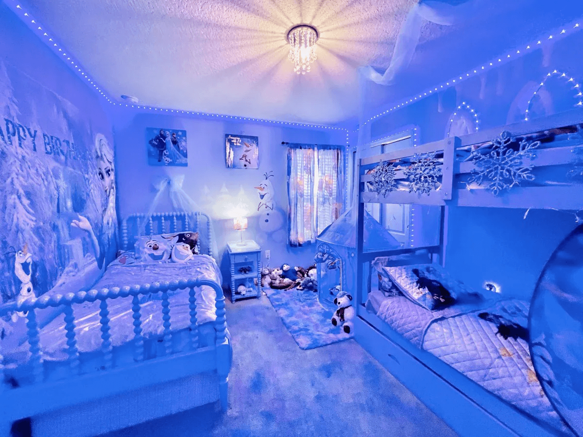 Orlando_Disneys-Dream_Bedroom-Frozen